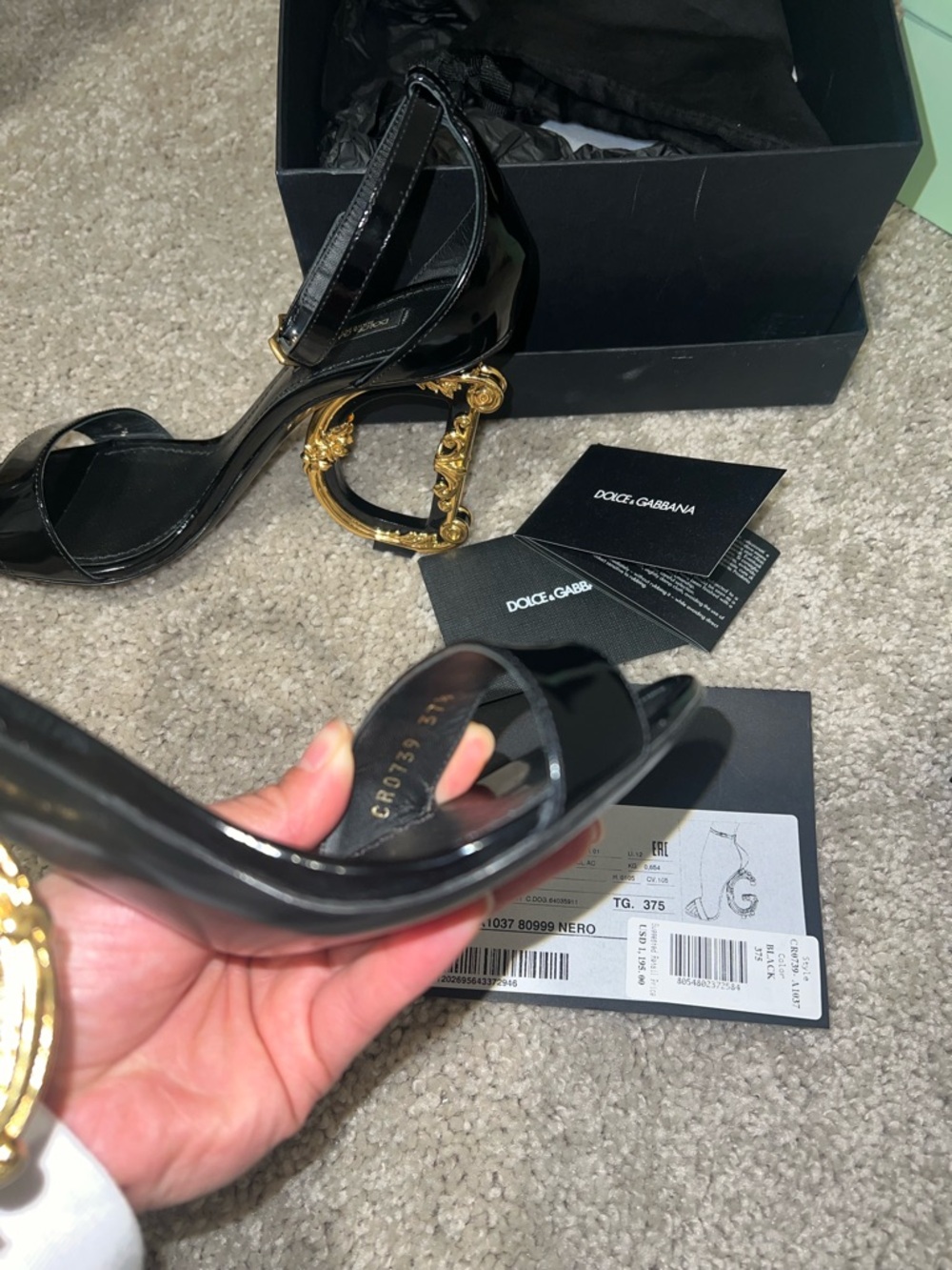 Dolce & Gabbana Black Patent Leather sandals with baroque DG detail - Picture 15 of 17